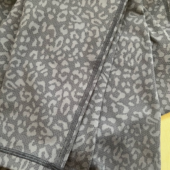 AE Offline Leopard High Waisted Leggings - Picture 12 of 12